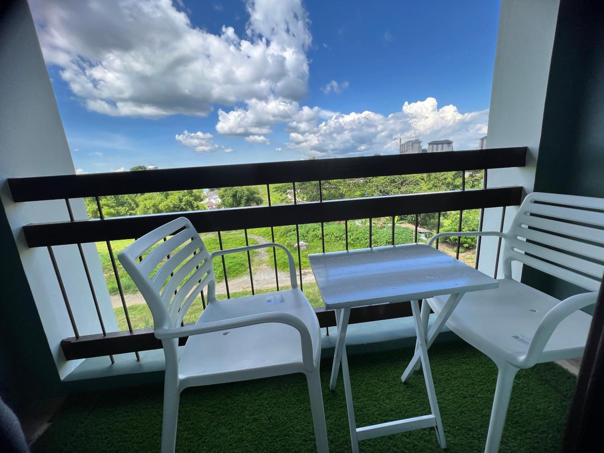 Cozyvilla At Pine Suites Tagaytay 2Br Or Studio With Free Parking Studio Offsite 2Br And Deluxe Studio Basement Tagaytay City Ngoại thất bức ảnh